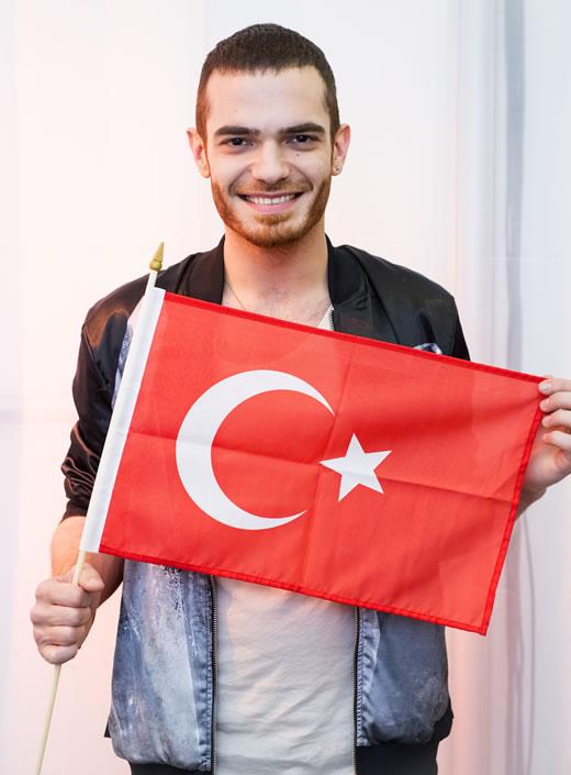 lnur Huseynov aus Auserbaidschan im Interview über den Eurovision Song Contest, Wölfe, die Türkei, Schwule und Menschenrechte