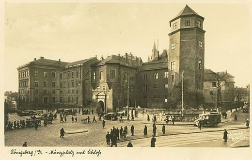 Wünschen sich viele Einwohner wieder: Das Königsberger Schloss, das einst am Münzplatz stand.
Foto: Postkarte