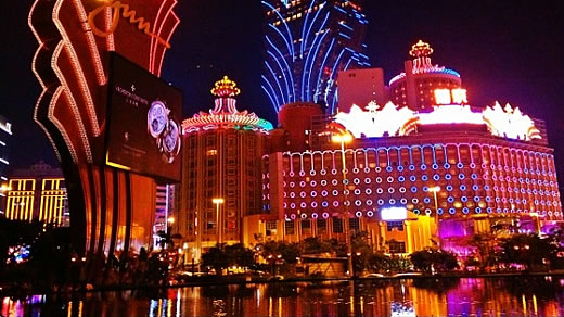 Casinos bei Nacht in Macao
Foto: Brenden Brain