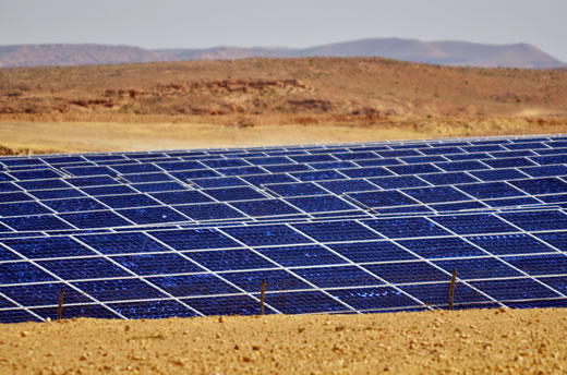 Wenn in Eurasiens Wsten und Steppen eines vorhanden ist, dann Platz und Sonne im berfluss.Beides perfekte Voraussetzungen fr gigantische Solarparks.